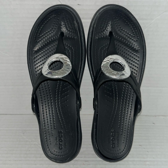 CROCS Womens Sanrah Silver Ring Wedge Sandals Black Size 6 slip on - Picture 1 of 6